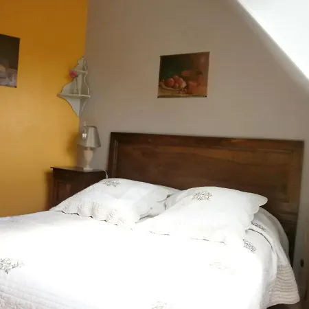 Loge & Broc Oda ve Kahvaltı 3*