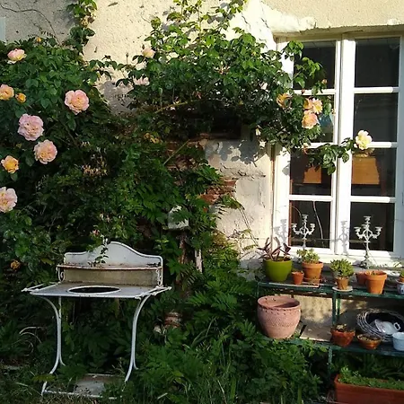 Loge & Broc Bed and Breakfast 3*